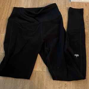 ALO Yoga Black Leggings High-Rise Tapered Fit. Size M